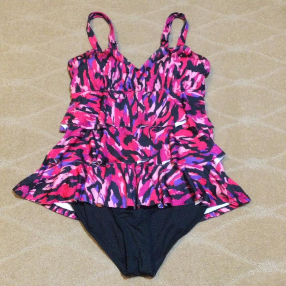 Dolfin NWOT Aquashape Ikat Ruffle Tier One-Piece Swimsuit, 36/10